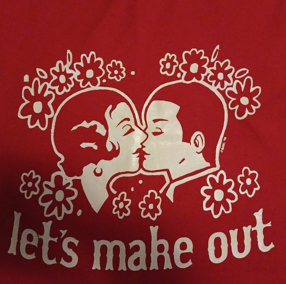 Red t-shirt crop top "let's make out" - Picture 2 of 2